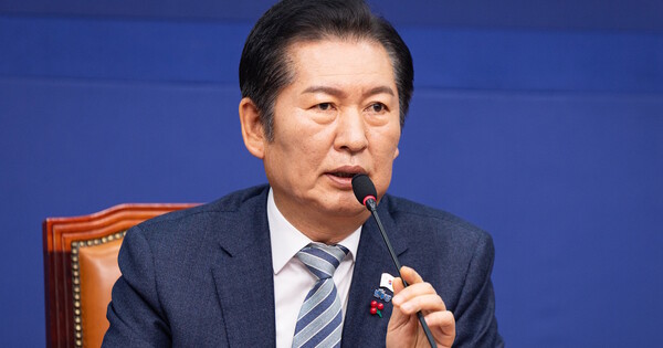 정청래 더불어민주당 대표가 19일 국회에서 열린 더불어민주당 최고위원 보궐선거 공명선거실천서약식에서 인사말을 하고 있다. ⓒ 뉴스1