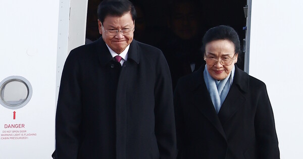 통룬 시술릿 라오스 국가주석 내외가 14일 오후 경기 성남시 서울공항을 통해 방한하고 있다. ⓒ 뉴스1