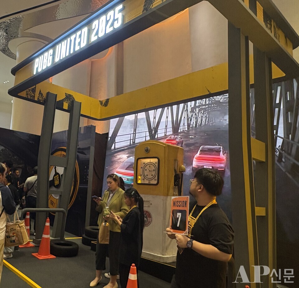 ⓒAP신문(AP뉴스)/ 박수연 기자 = ▲태국 방콕 시암 파라곤(Siam Paragon)에 마련된 ‘펍지 유나이티드(PUBG UNITED)’ 팬 존 주유소 컨셉의 '포르쉐' 부스.