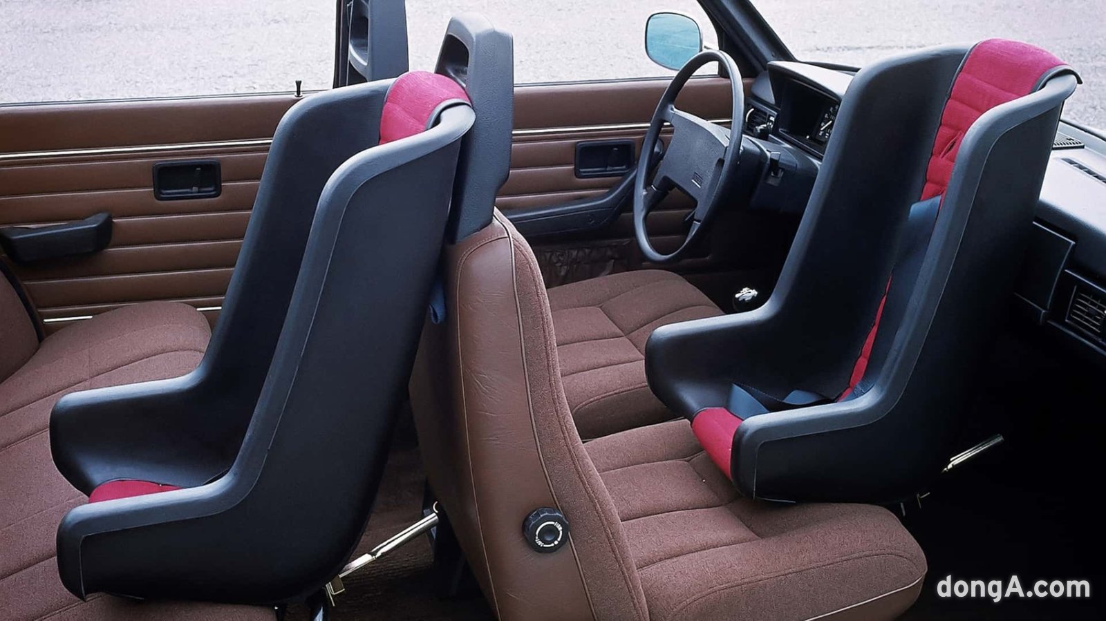 1970~1980년대 볼보 240에 적용한 신개념 카시트.