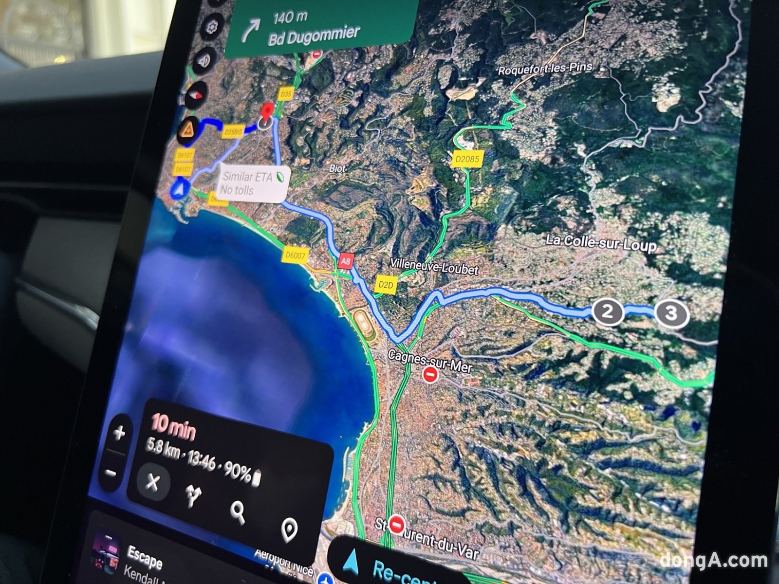 볼보 ES90에 탑재된 센터디스플레이 지도표시 화면