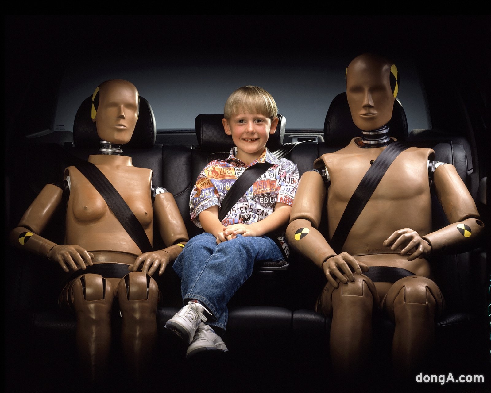 아동 탑승자를 고려한 볼보 부스트쿠션