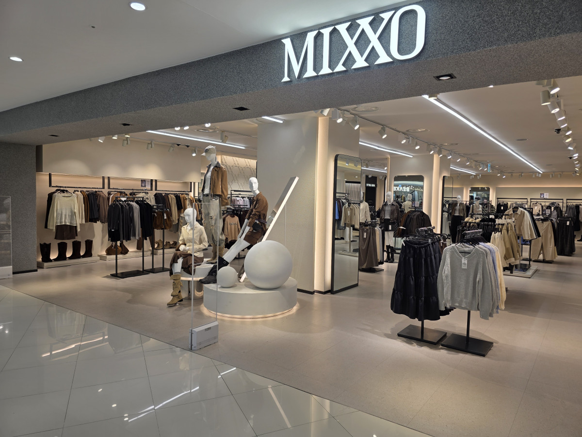 Photo courtesy of E-LandMISSO Yeongdeungpo Times Square store.