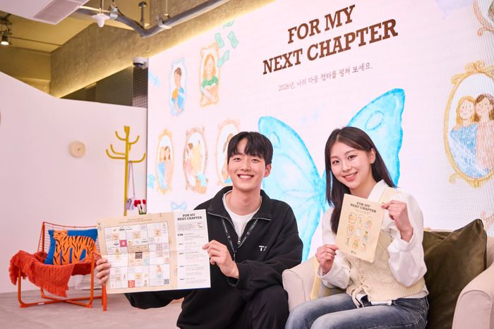 SK텔레콤 모델들이 T 팩토리 성수에서 신규 전시 포 마이 넥스트 챕터를 소개하고 있다. ⓒSKT