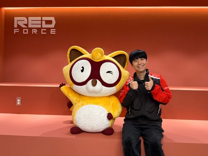 ‘리헨즈’ 손시우가 1일 농심 레드포스 본사에서 인터뷰를 마친 후 기념촬영을 진행하고 있다. ⓒ데일리안 황지현 기자