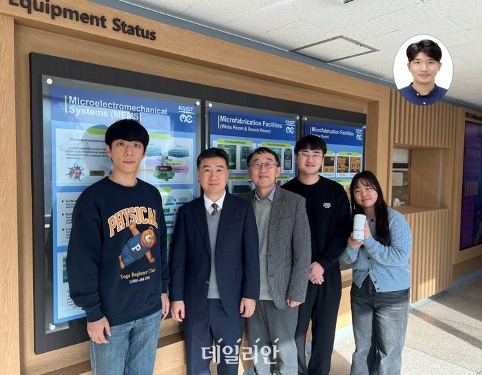 (왼쪽부터) KAIST 우성윤 박사과정, 김일두 교수, 이승섭 교수, 채지환 박사과정, A2US 소속 유지연 연구원 (상단)조유장 박사.ⓒ한국과학기술원