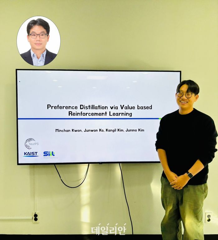 (왼쪽부터) KAIST 김준모 교수, 권민찬 박사과정.ⓒ한국과학기술원