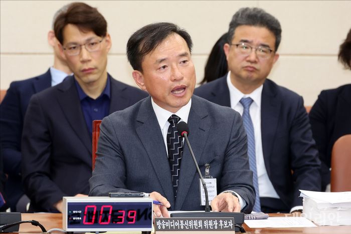 김종철 방송미디어통신위원회 위원장 후보자가 16일 서울 여의도 국회에서 열린 국회 과학기술정보방송통신위원회의 방송미디어통신위원장 후보자 인사청문회에서 질의에 답변하고 있다. ⓒ데일리안 홍금표 기자