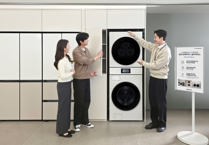 삼성전자가 고객이 새롭게 구매하거나 보유한 가전에 맞춰 기존 가구장 철거부터 시공, 제품 설치까지 한번에 제공하는 '삼성 인테리어핏 설치서비스'를 제공한다.