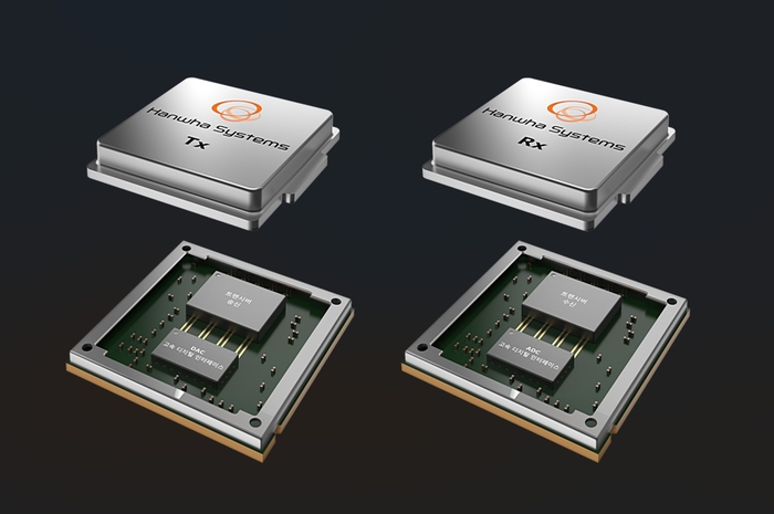 한화시스템이 개발할 트랜시버 우주반도체의 예상 분해도 형상. 한화시스템