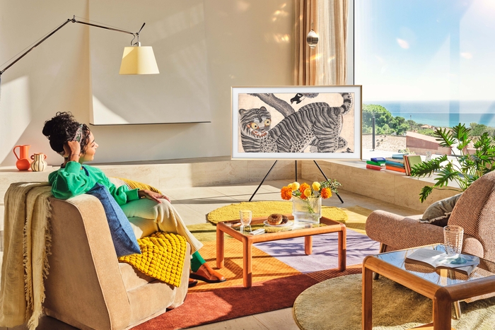 삼성전자 삼성 아트 스토어에서 이건희 컬렉션의 호랑이와 까치를 감상할 수 있다.