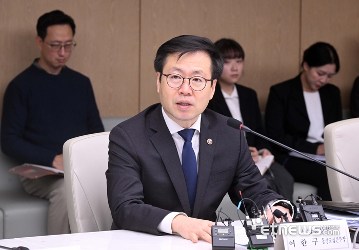 산업통상자원부는 17일 서울 중구 대한상공회의소에서 제51차 통상추진위원회를 개최했다. 이 자리에서 한-미 관세협상 비관세 분야 후속조치계획 논의가 진행됐다. 여한구 통상교섭본부장이 모두발언 하고 있다. 박지호기자 jihopress@etnews.com