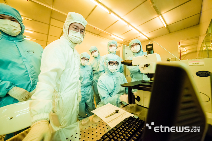 한국나노기술원이 산업계·대학 재직자를 대상으로 '나노스쿨'을 진행하고 있는 모습.