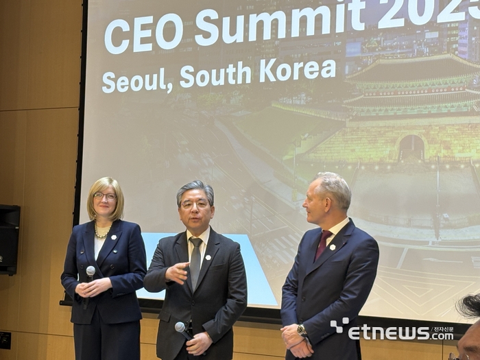 장재훈 현대차그룹 부회장이 수소 로드맵에 대해 발표하고 있다.