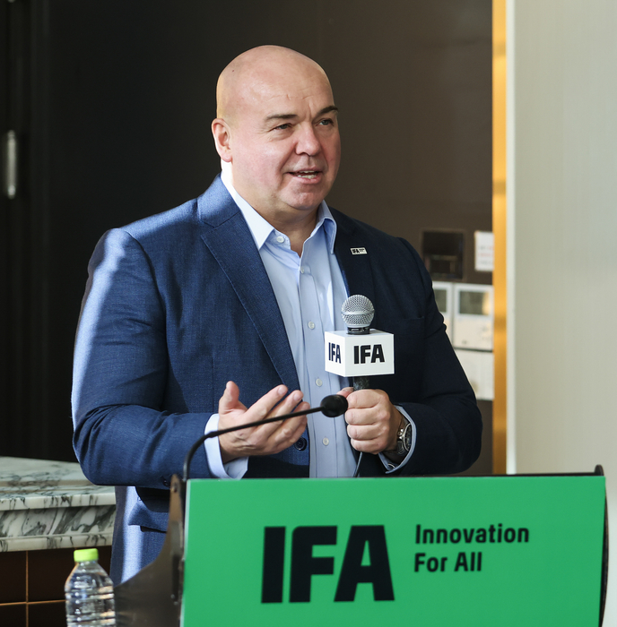 라이프 린트너 IFA CEO가 2일 서울 여의도 콘래드호텔에서 간담회를 열고 IFA 2026 전시 방향을 설명하고 있다.
