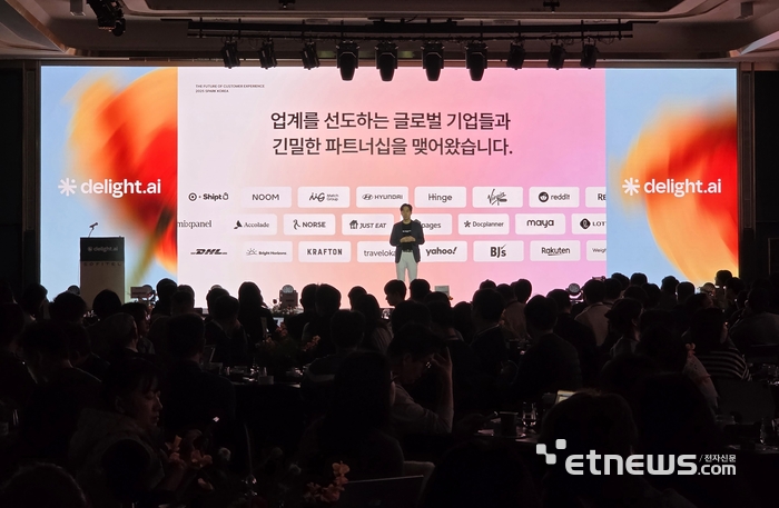 센드버드가 17일 서울 잠실 소피텔에서 '스파크 코리아 2025' 행사를 개최했다. 김동신 센드버드 대표가 키노트 발표를 하고 있다. ⓒ박종진기자