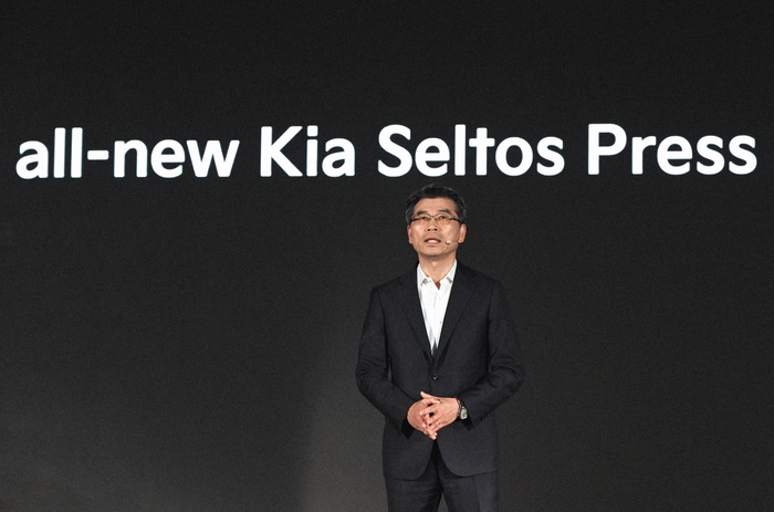 송호성 기아 사장이 2세대 셀토스 전략을 발표하고 있다.