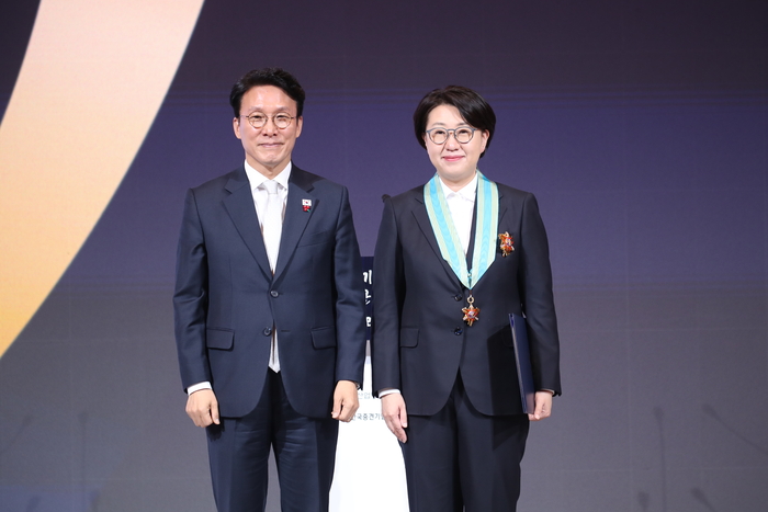 김민석 국무총리와 이지선 신성이엔지 대표이사. 신성이엔지