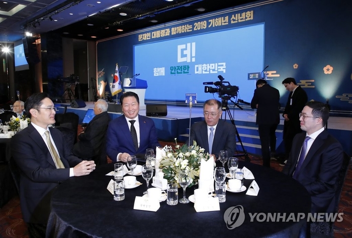 2019년 신년회 참석한 4대 그룹 총수들. 왼쪽부터 이재용 삼성전자 부회장, 최태원 SK그룹 회장, 정의선 현대자동차그룹 수석 총괄부회장, 구광모 LG그룹 회장.