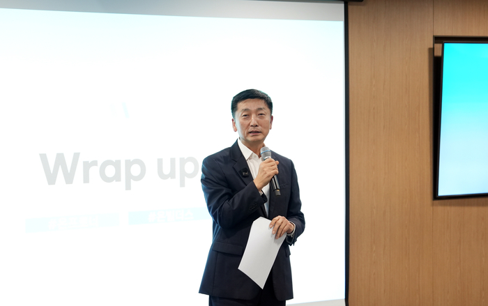 이용욱 SK온 사장이 지난 18일 오후 서울 종로구 SK온 관훈캠퍼스에서 열린 'CEO 레코그니션' 시상식에서 발언하고 있다. (SK온 제공)