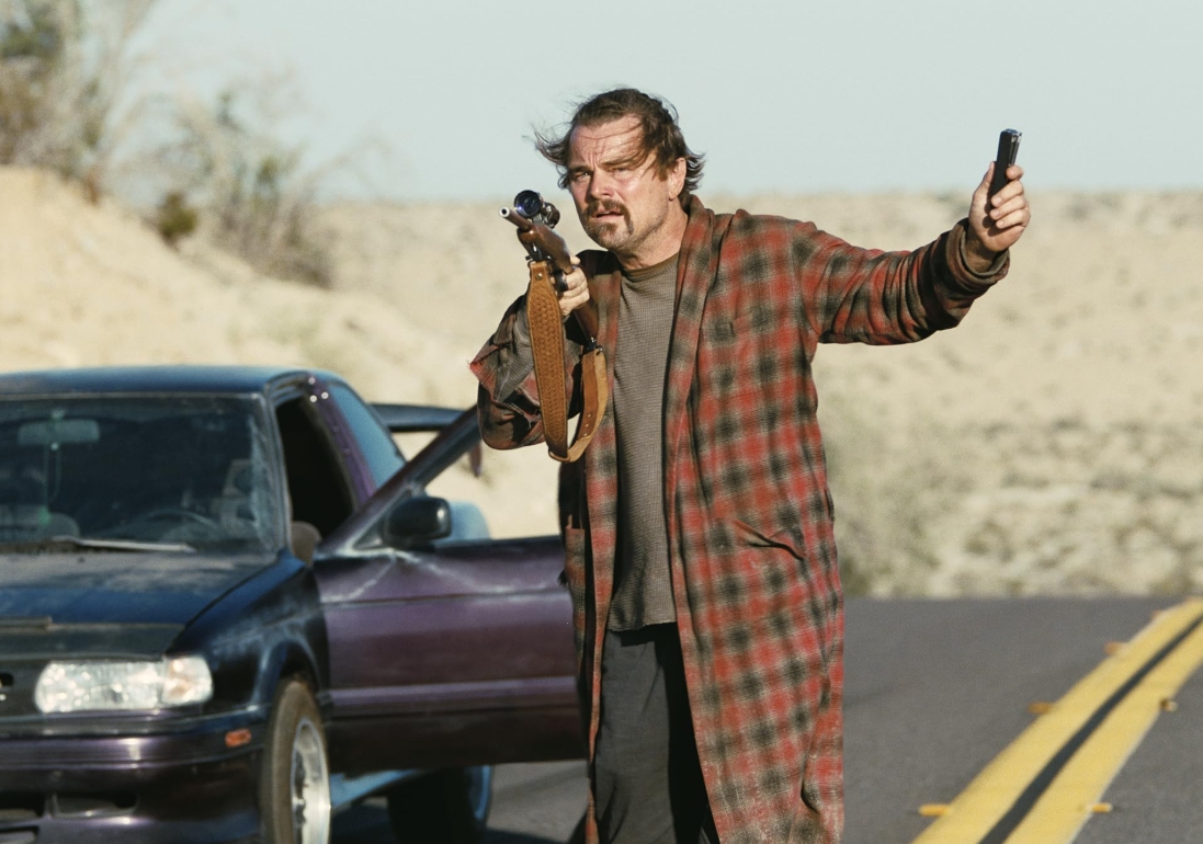 폴 토머스 앤더슨 감독의 '원 배틀 애프터 어나더' 한 장면. 사진제공=워너브러더스코리아