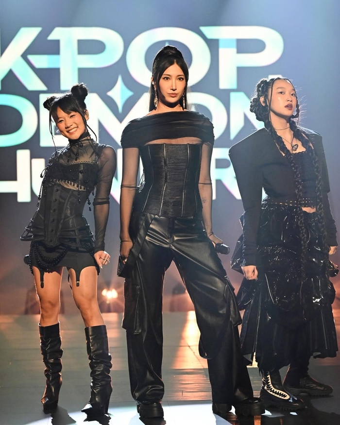 지난 10월 미국 NBC ‘지미 팰런 쇼’에 출연한 '골든'의 주역 레이 아미, 이재, 오드리 누나.(왼쪽부터) 사진출처=‘지미 팰런 쇼’ 엑스