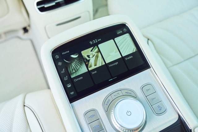 항공기 일등석에 버금가는 편안함을 제공하는 G90 시트 조작 콘솔