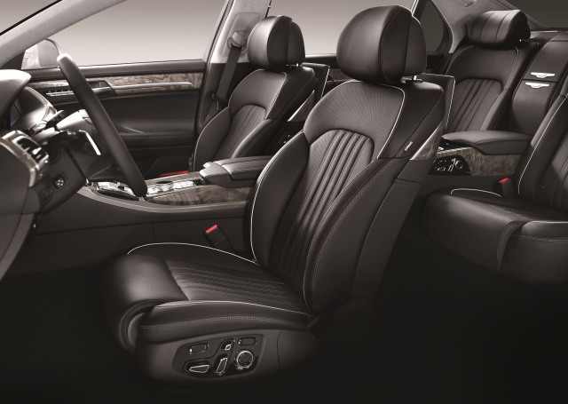 22개 방향 조절이 가능한 EQ900 시트