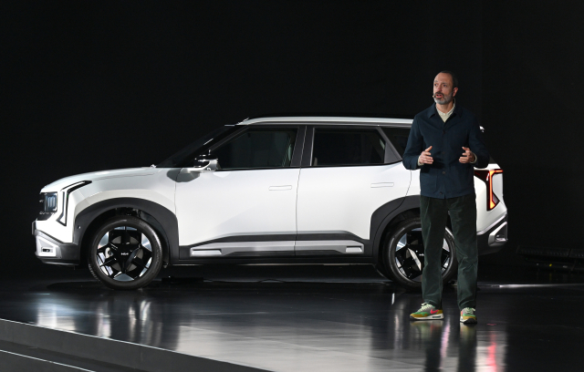 9일 열린 ‘디 올 뉴 셀토스’ 출시 온라인 미디어 컨퍼런스에서 카림 하비브 기아글로벌디자인담당 부사장이 차량을 소개하고 있다. 사진제공=기아