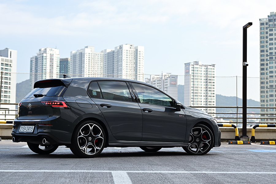 폭스바겐 골프 GTI. 사진: 김학수 기자