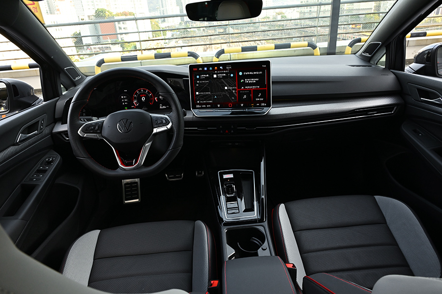 폭스바겐 골프 GTI. 사진: 김학수 기자