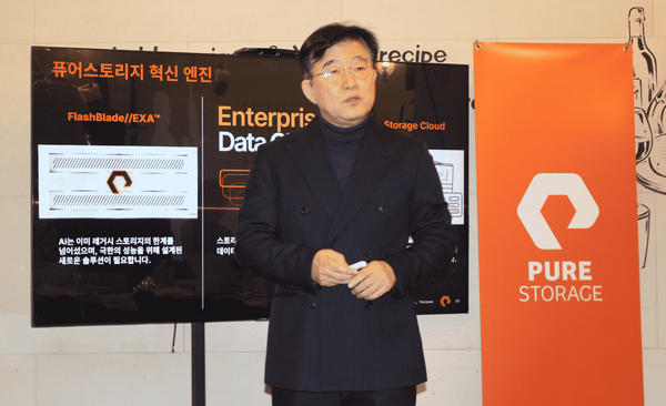 전인호 퓨어스토리지 코리아 지사장이 2일 서울 삼성동에서 열린 ‘2026 미디어데이’에서 내년도 비즈니스 전망을 발표하고 있다. / 퓨어스토리지 코리아