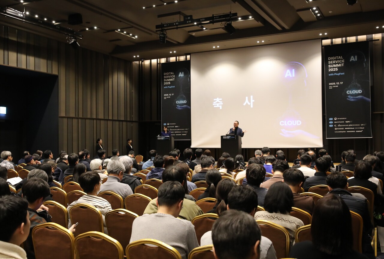 김홍진 OPA 의장이  'OPA 디지털 서비스 서밋 2025 위드 플러그페스트(with PlugFest)'에서 축사를 하고 있다. / OPA
