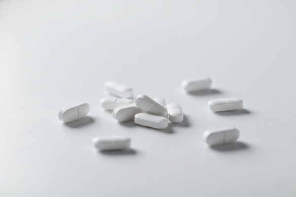 급여 퇴출 위기에 몰렸던 ‘애엽 추출물’ 성분 위염 치료제가 급여를 연장한 결정이 확정되면서 건강보험 재정 운용의 정당성을 둘러싼 논쟁이 확산되고 있다. / AI 생성 이미지