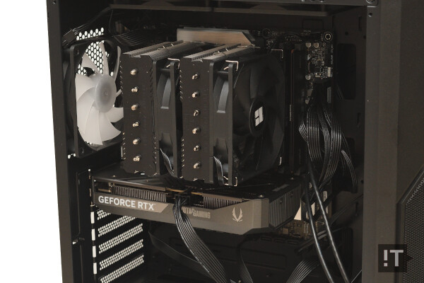 그래픽카드는 조텍의 지포스 RTX 5060 Ti 16GB 모델을 사용했다. / 권용만 기자