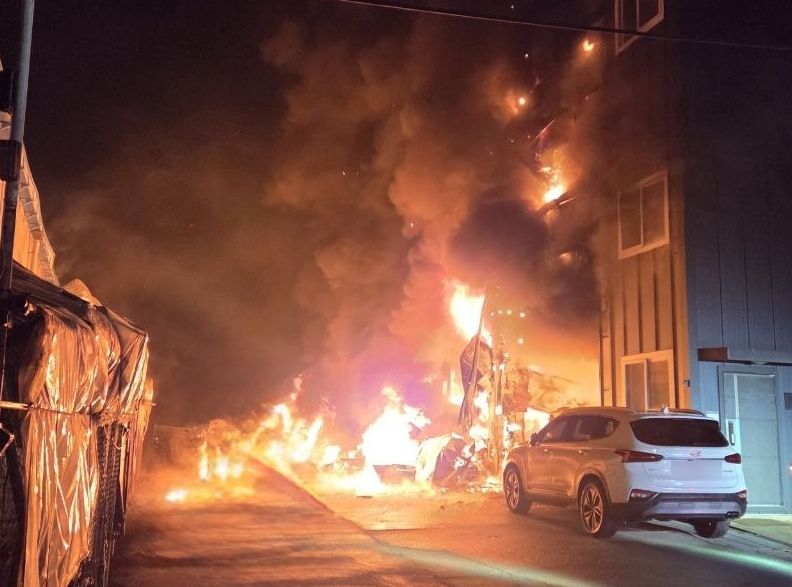 The scene of a building fire in Gwangmyeong, Gyeonggi Province, Tuesday. (Gyeonggi Fire and Disaster Headquarters via Yonhap)