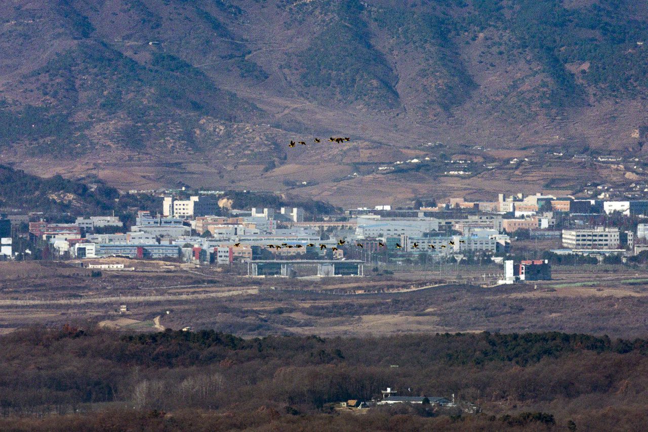This Nov. 18, file photo, taken from the border city of Paju, shows the western front of the Demilitarized Zone separating the two Koreas. (Yonhap)