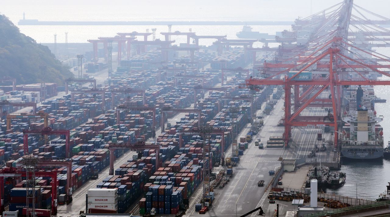 This file photo shows containers waiting to be shipped at a port in the southeastern city of Busan on Dec. 1. (Yonhap)