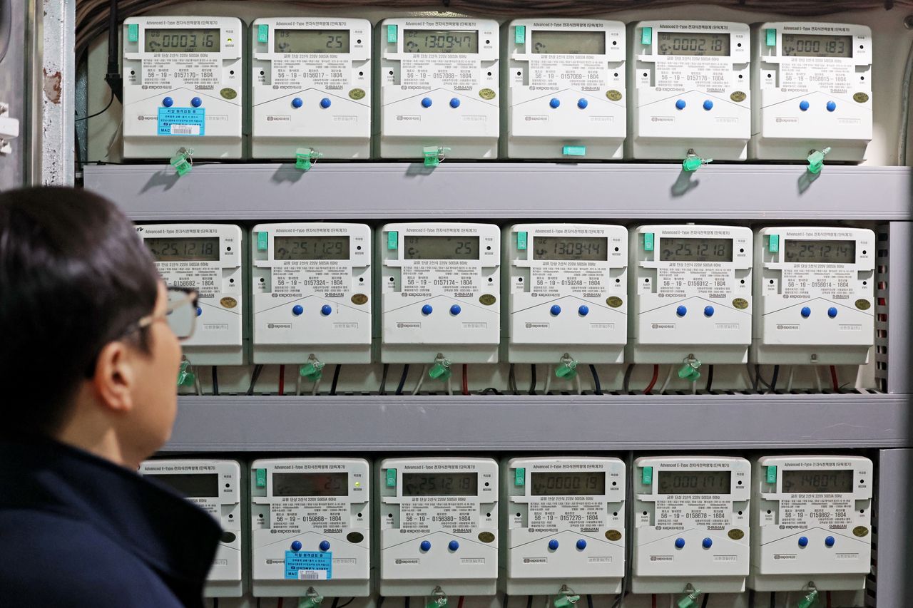 This file photo, taken Friday, shows electric meters of a building in Seoul. (Yonhap)