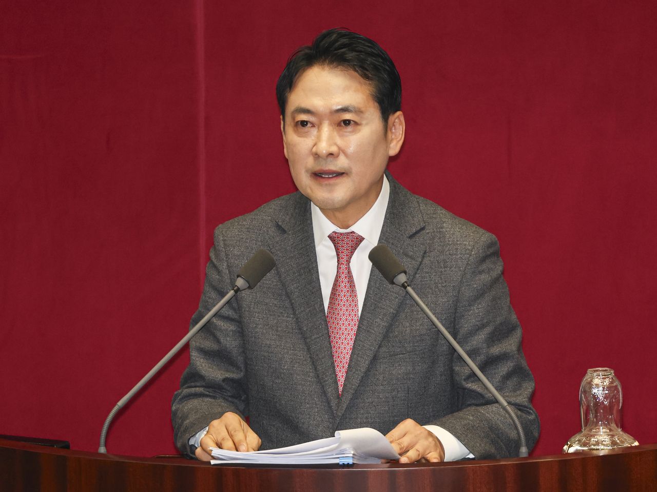Rep. Jang Dong-hyeok, leader of the main opposition People Power Party, speaks as the first participant in an unlimited-debate filibuster on a bill to establish a special tribunal for cases related to former President Yoon Suk Yeol’s Dec. 3 martial law declaration, during a December plenary session at the National Assembly in Seoul on Monday. (Im Se-jun/The Korea Herald)