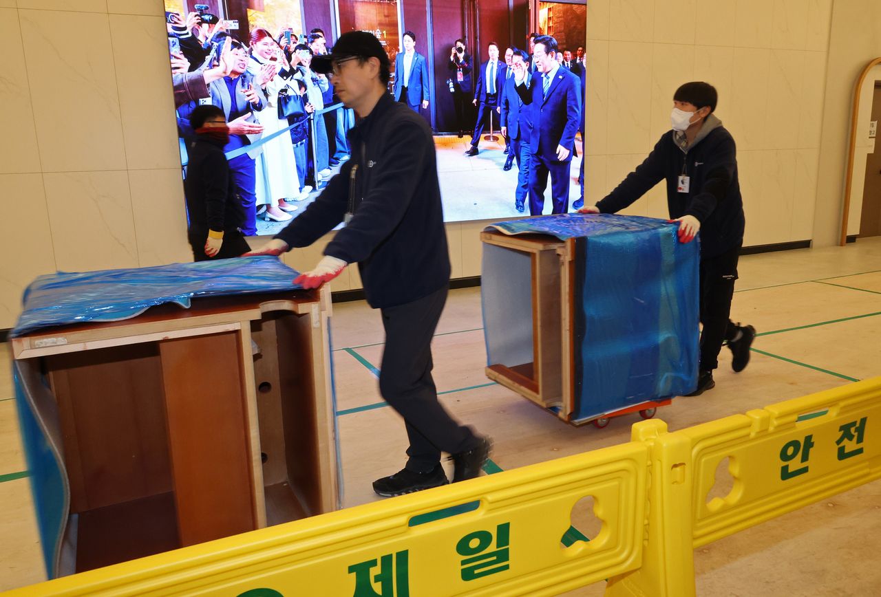 Furniture on Dec. 9 is being carried out of the building that has been used as the presidential office since May 2022 in Yongsan-gu, Seoul. (Yonhap)