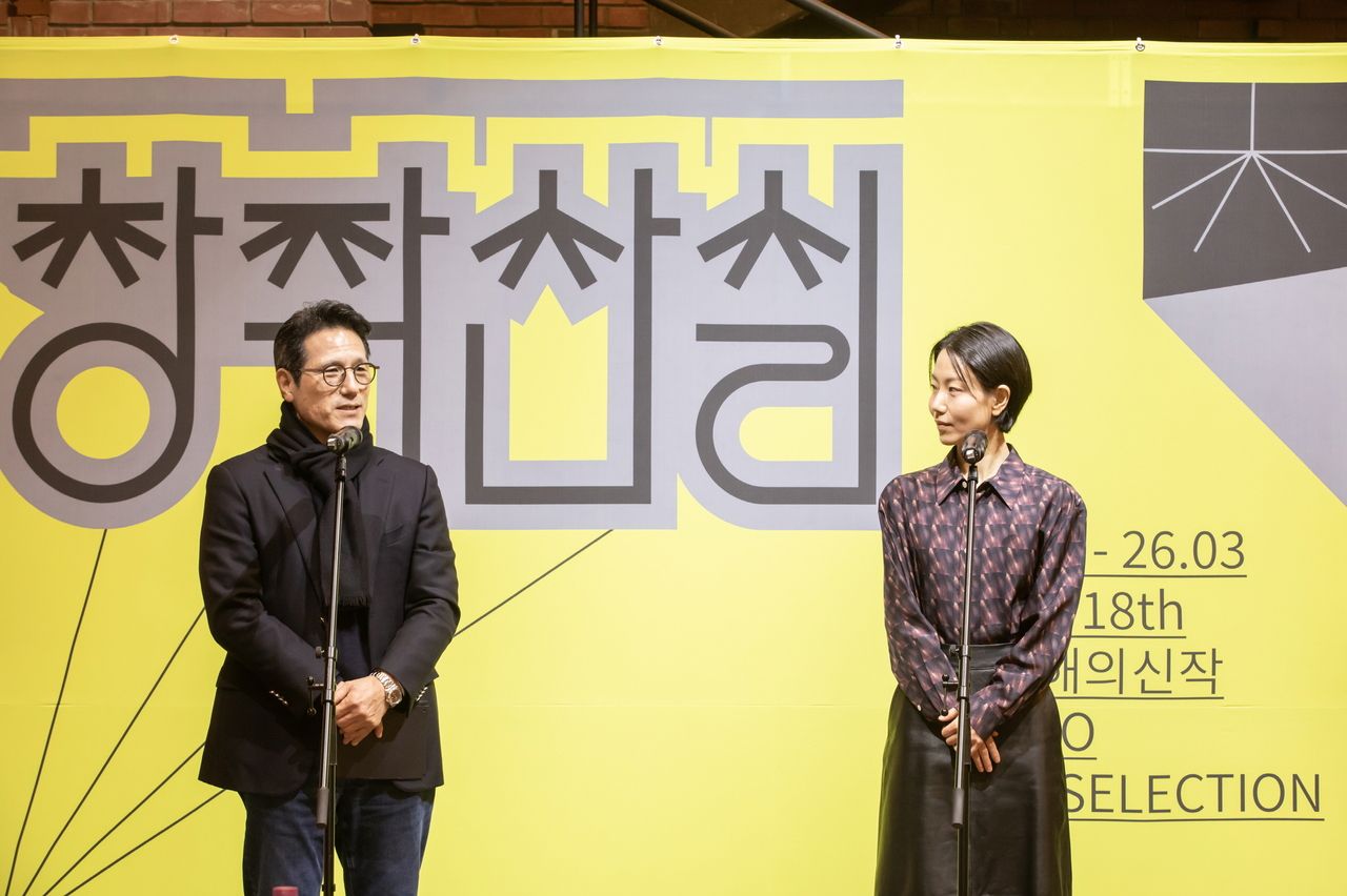 Choung Byoung-gug (left), chair of Arts Council Korea, and actor Kim Shin-rok attend a press conference for the ARKO Selection program in Seoul on Monday. (Arko)