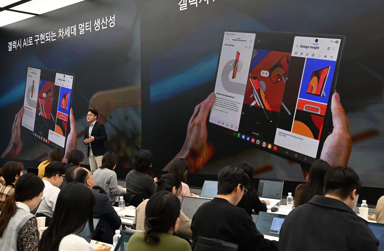 Photo taken at the unveiling event of Samsung's Galaxy Z TriFold, held at Samsung Electronics' Gangnam flagship store. (Lee Sang-seop/Herald Business)