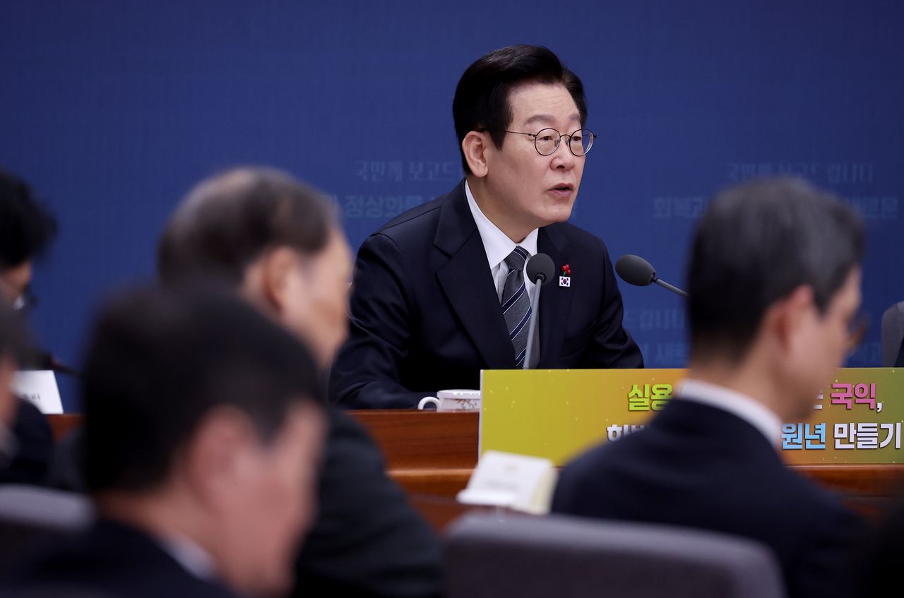 President Lee JAe Myung speaks at the Mnistry of Unification's policy briefing in Seoul on Dec. 19. (Yonhap)