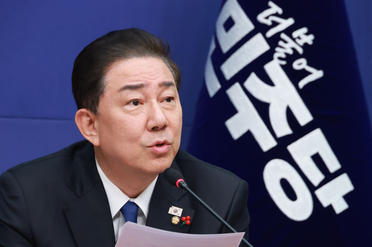 Ruling Democratic Party of Korea floor leader Rep. Kim Byung-kee speaks during his party's supreme council meeting held at the National Assembly in western Seoul on Wednesday. (Yonhap)