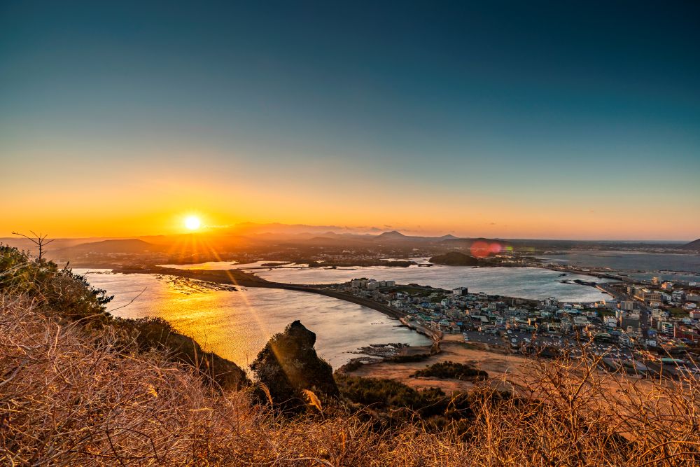멀리서 본 성산일출봉 / 사진=제주관광공사@현치훈