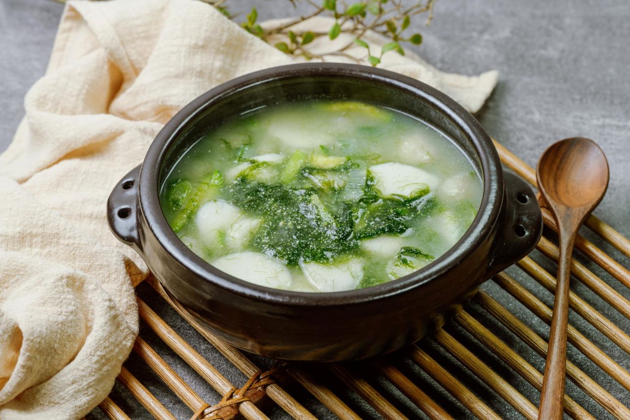 매생이 떡국 / Designed by Freepik