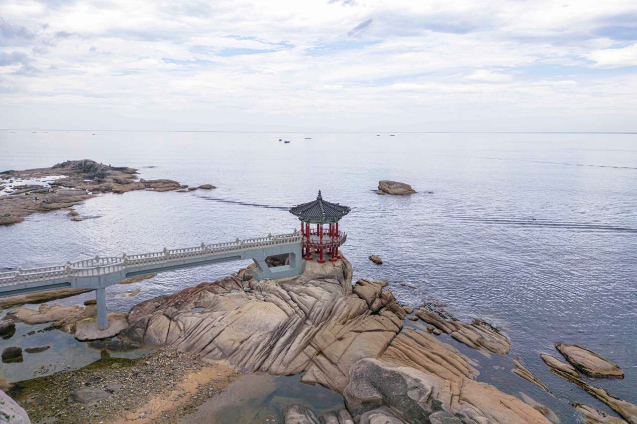 우하한 모습의 영금정 / 사진=한국관광공사 포토코리아@황성훈