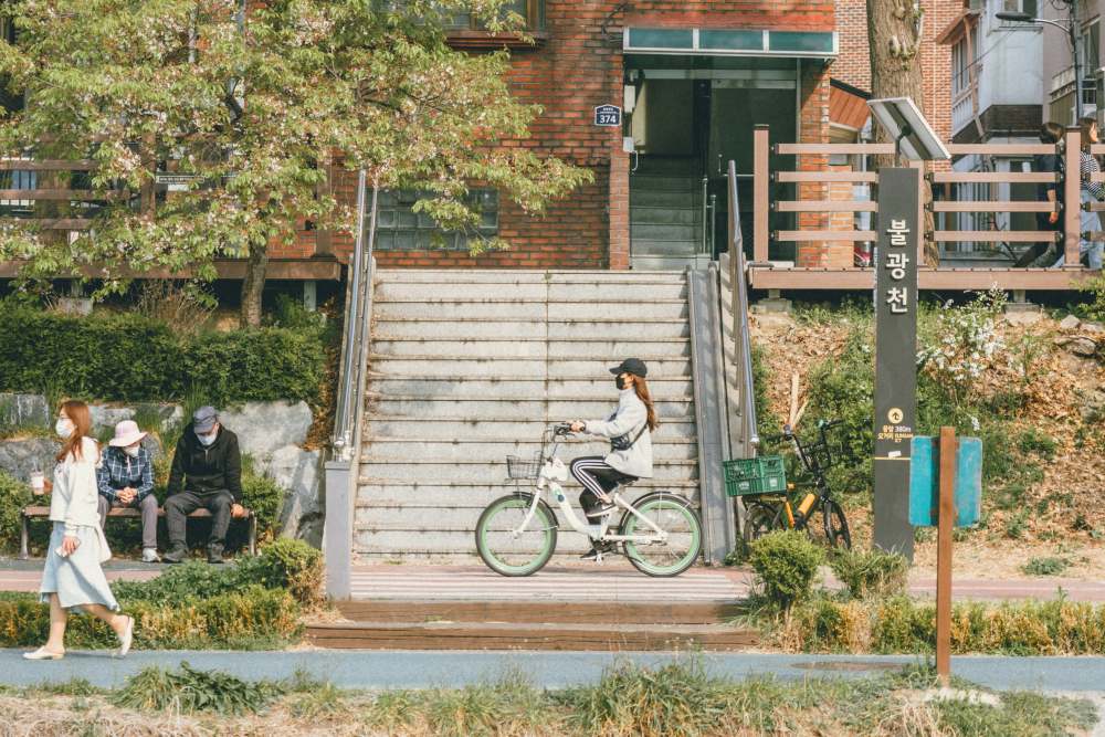 [불광천] 한강공원 자전거 타기 / 사진=서울관광재단