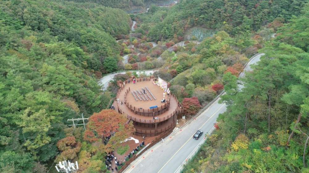 21억 원을 들여 만든 보발재 전망대 / 사진=단양군